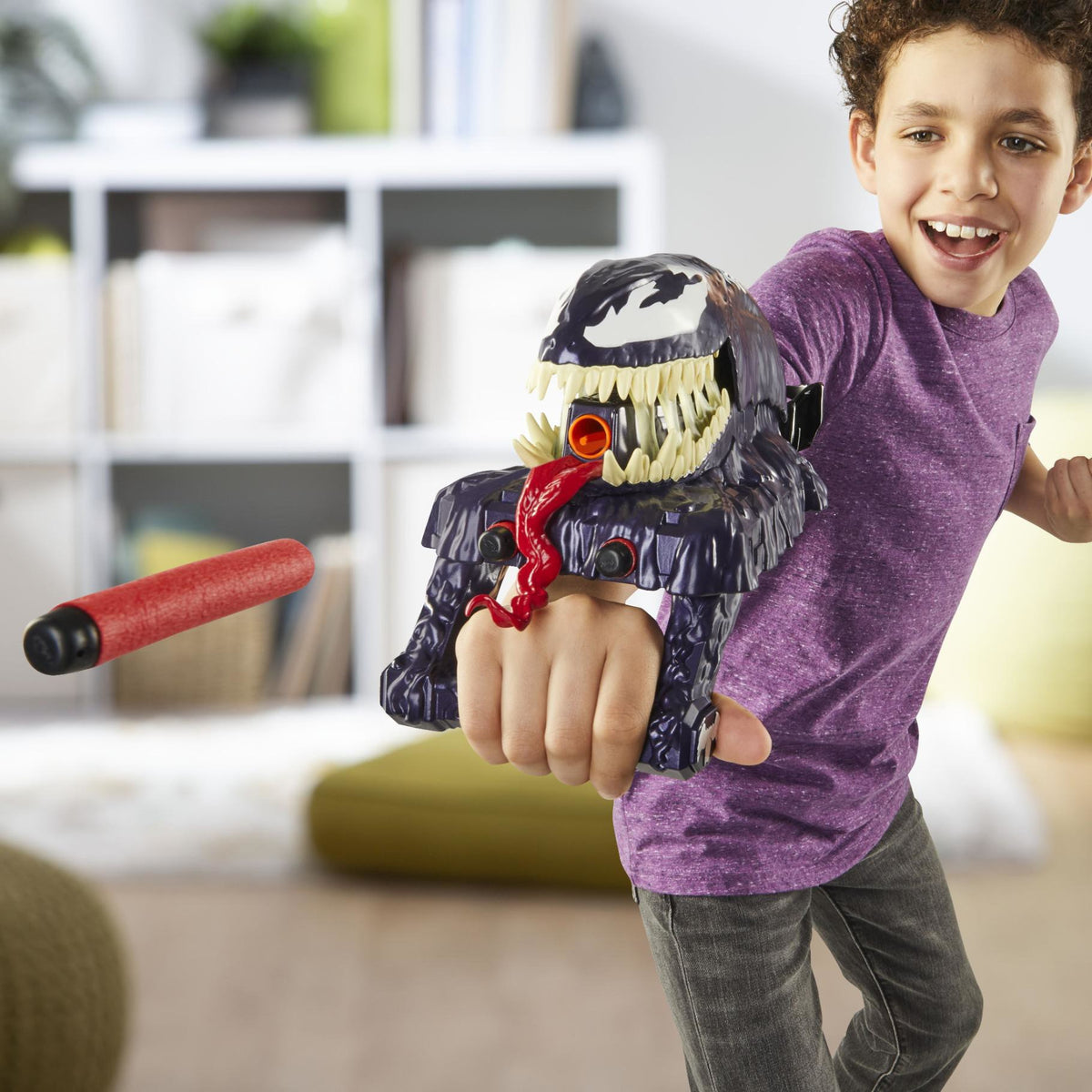 NERF Marvel Spiderman Venom versus Venom strike blaster 2